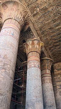 Colonne fior di loto nel tempio di Khnum a Esna