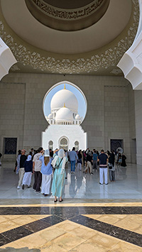 Ingresso al cortile interno della moschea dello sceicco Zayed