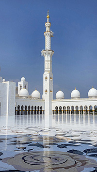 Uno dei 4 minareti laterali della moschea dello sceicco Zayed