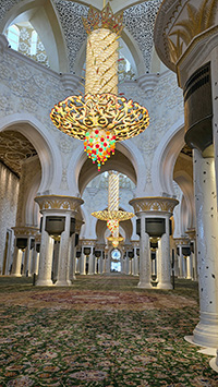Prospettiva interna della moschea dello sceicco Zayed