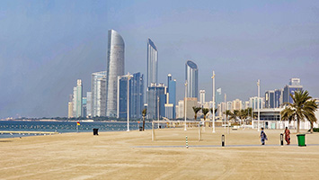 Sulla spiaggia di Abu Dhabi a fine ottobre