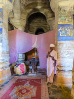 L'interno di Abune Gebre Mikael
