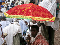 Lalibela, sacerdote tra la folla