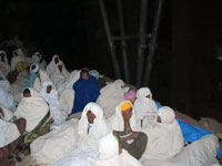 Pellegrini in attesa dell'alba del Natale