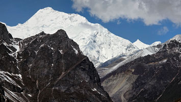 L'Everest da lontano lungo la valle di Karma