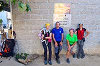 Gruppo all'arrivo al bar del GR20 di Conca