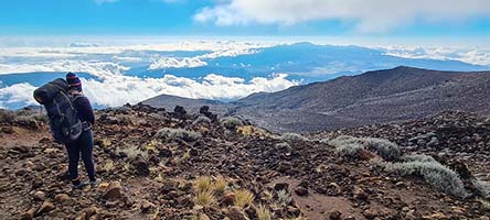 Il Piton de la Fournaise (2632 m) dal Piton des Neiges, 3070 m