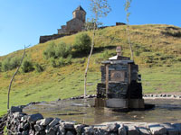 La chiesa di Tsminda Sameba, 2200 m