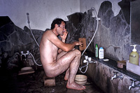 Beppe in un onsen a Beppu