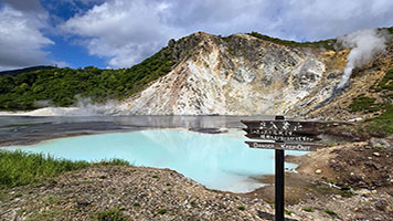 Lo stagno celeste di Oyunuma a Noboribetsu