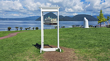 Il parco delle sculture a Toyakoonsen sul lago Toya