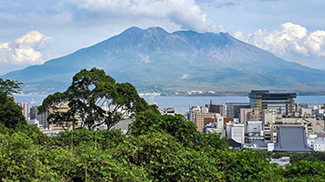 Il vulcano Sakurajima dal belvedere di Shiroyama a Kagoshima