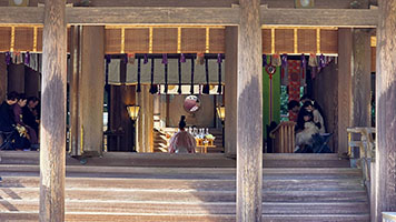 Cerimonia al tempio shintoista di Miyazaki Jingu