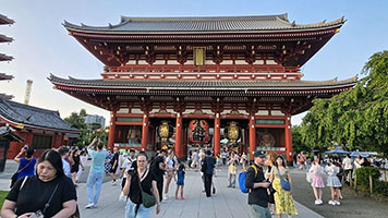 Porta Hōzōmon che conduce al tempio Sensō-ji ad Asakusa