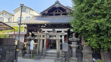 Hikan Inari-jinja Shrine nel complesso del tempio Sensō-ji ad Asakusa