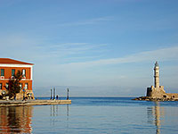 L'ingresso del porto vecchio di Chania al tramonto