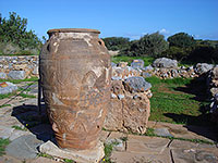 Pitoi giganti al palazzo di Malia