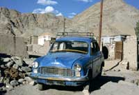 Un'auto e Leh