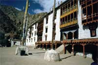 Il cortile del gompa di Hemis