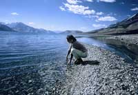Sandra in riva al lago di Pangong