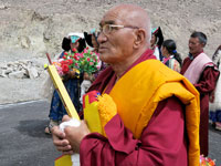 Lama anziano in attesa di Sua Santità