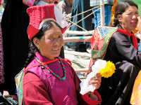 Signora in costume tradizionale