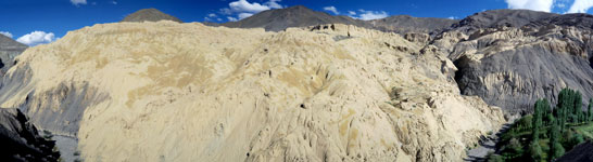 Panoramica sulle montagne attorno Lamayuru