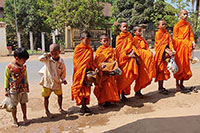Monachelli questuanti a Chhlong