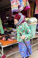 Signora al mercato di Dong Van