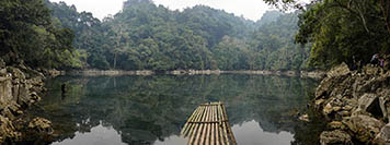 Laguna interna nel lago di Ba Be