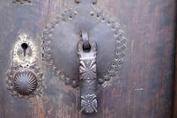 Batacchio per uomo, particolare dal portone d'ingresso di una dimora di Kashan