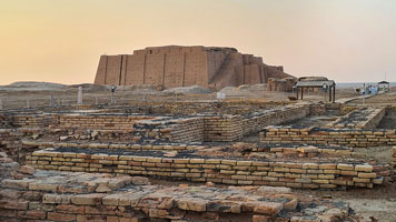 Ziqqurat di Ur al tramonto