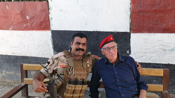 Foto ricordo a un posto di blocco