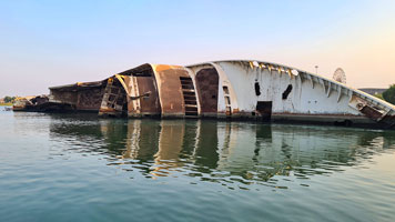 Relitto del panfilo di Saddam Hussain affondato lungo lo Shatt al'Arab a Bassora