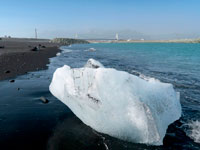 Sulla spiaggia a Jökulsárlón