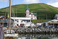 Il porto e la chiesa di Husavik