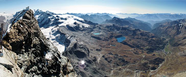 Panorama della Valtournenche dalla cima italiana el Cervino