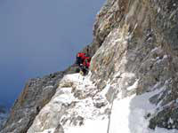 Sulla ferrata in verticale