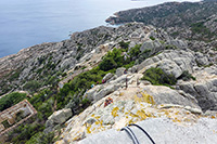 L'erto sentiero che porta alla cima del monte Tejalone