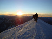 I primi ad arrivare all'alba in vetta