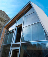 La facciata del nuovo rifugio Gonella