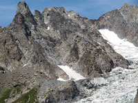 Il rif. Gonella appollaiato a 3071 m