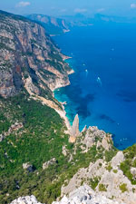 Vista dall'alto su cala Goloritzè