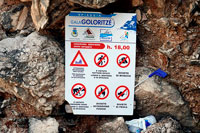 Avvertenze e divieti a cala Goloritzè
