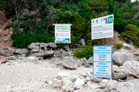 Avvertenze ai bagnanti di cala Sisine