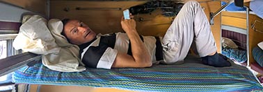 Giuseppe in cuccetta sul treno da Shymkent