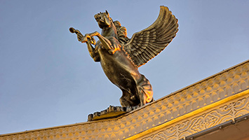 Statua di Pegaso aul lungomare di Aqtau