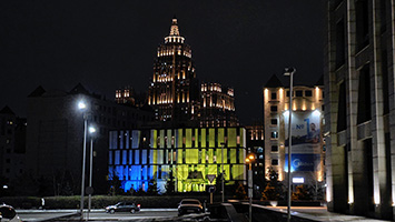 Complesso residenziale in stile sovietico anni '50 'Astana Turunkati' di notte