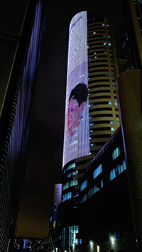 La torre 'Temir Zholy' di notte