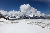 Il ghiacciaio Inylcheck sud superiore verso il C1 del Khan Tengri